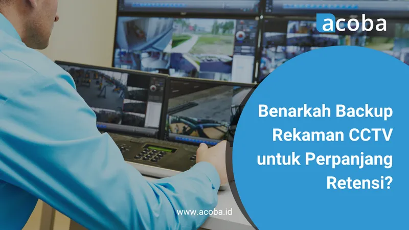Petugas di ruang monitor CCTV, dengan teks Benarkah Backup Rekaman CCTV untuk Perpanjang Retensi?