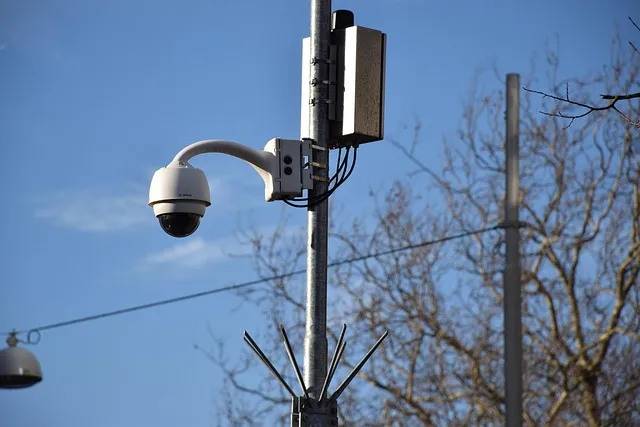 cctv di tiang jalan raya